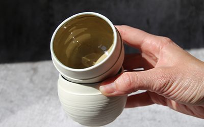 GDC Grains de Céramique Tasses tournées à la main, porcelaine griffée émail moka.