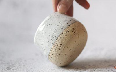 Tasse café en grès, céramique artisanale et moderne fait main