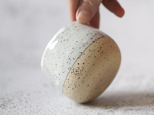 Tasse café en grès, céramique artisanale et moderne fait main