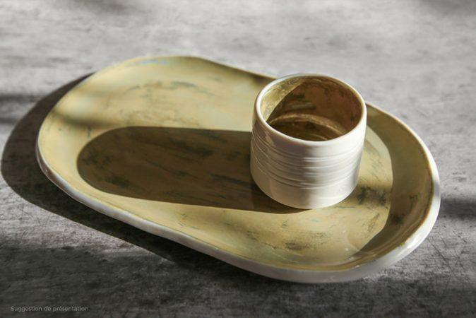 Tasse à expresso et assiette ovale en porcelaine faite à la main