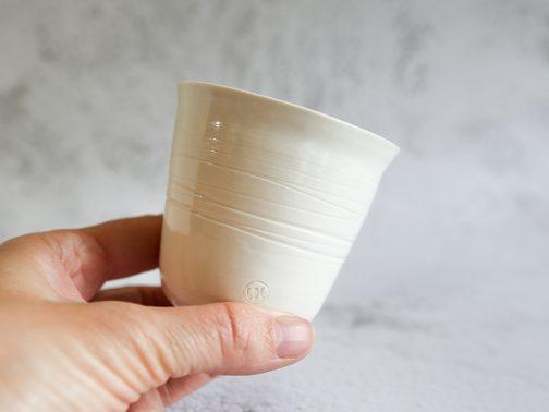Tasse artisanale en porcelaine émaillée