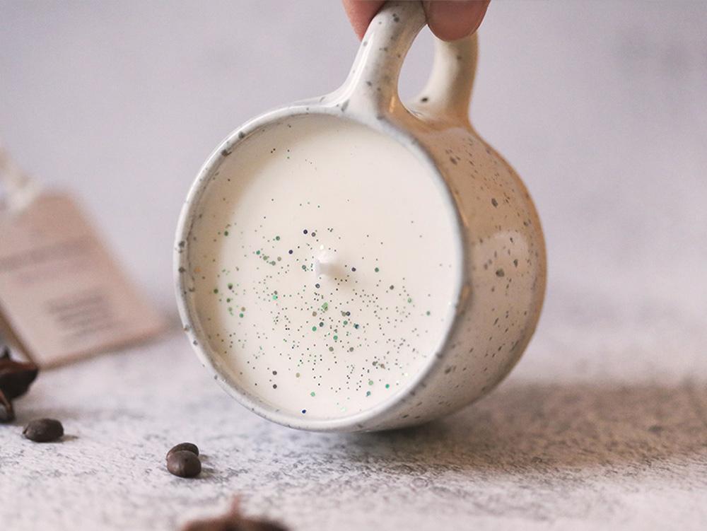 Bougie MUG artisanale - cadeau en deux temps - Bougie artisanale puis tasse - cire végétale parfum de grasse - Grains de Céramique - ceramiste lyon