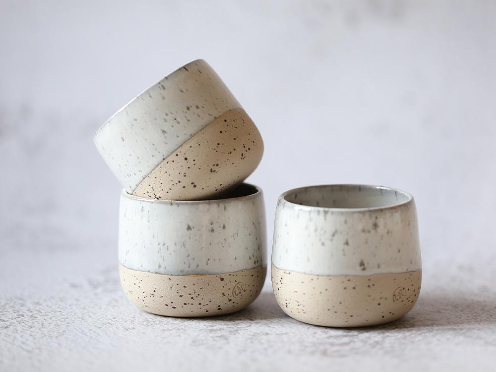 Tasse café en grès, céramique artisanale et moderne fait main