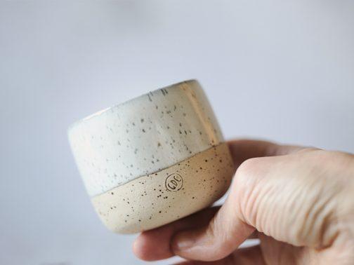 Tasse café en grès, céramique artisanale et moderne fait main